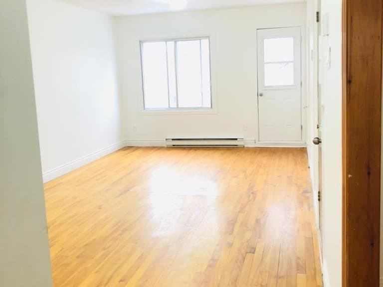 4½ – Appliances Included, 2 Bedrooms Near Metro