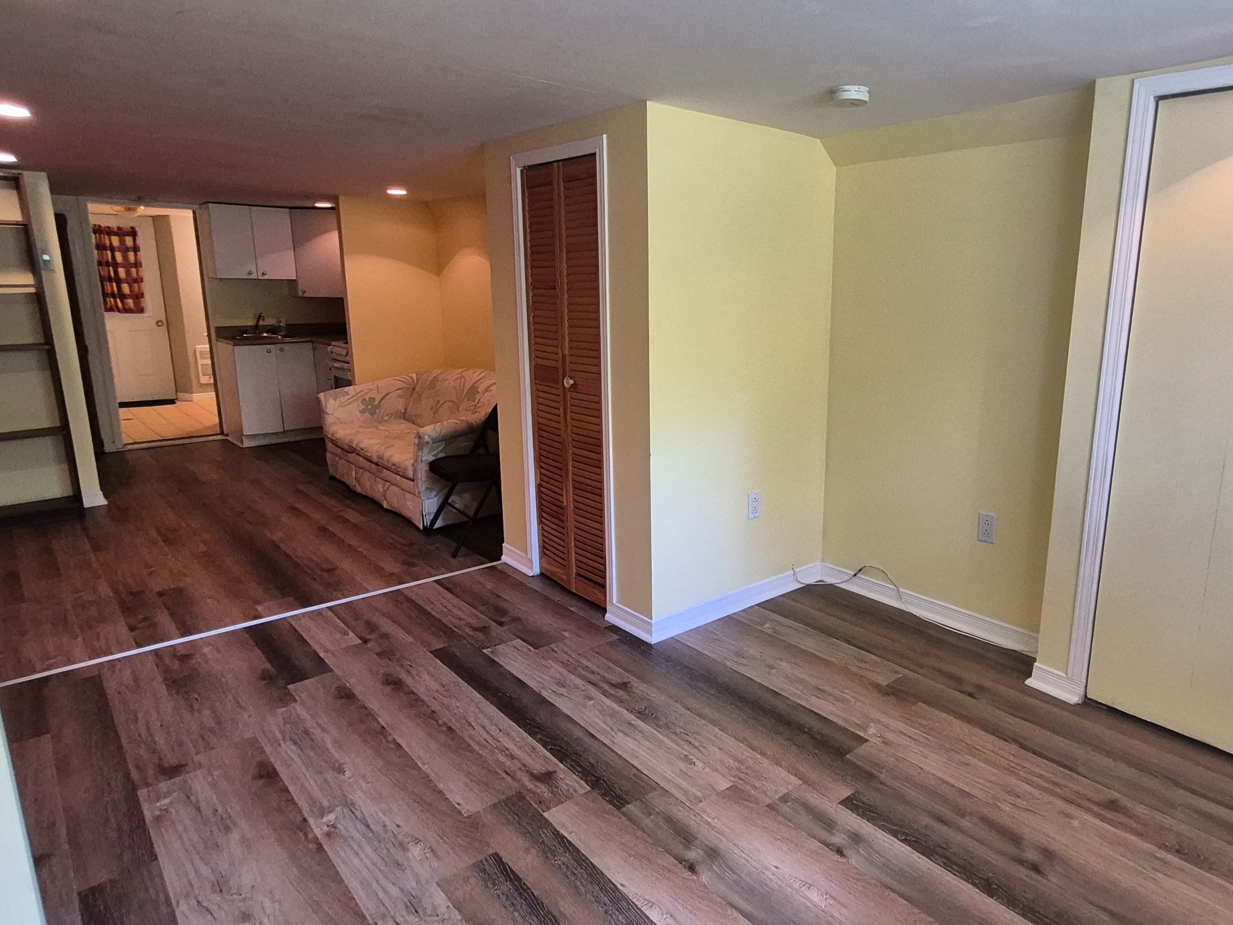 2 ½ studio for rent, spacious and bright, basement level of triplex